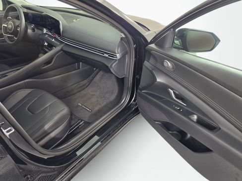 Used 2026 Hyundai Elantra Limited FWD image 40