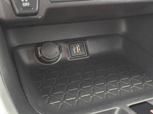 Used 2025 Toyota RAV4 XLE AWD/4WD image 34