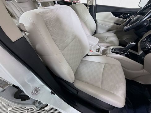 Certified 2022 Nissan Rogue Sport SV AWD/4WD image 30
