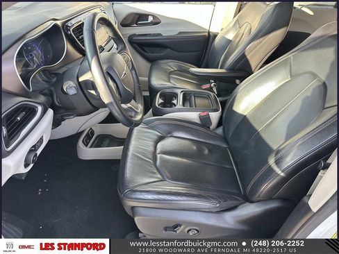 Used 2018 Chrysler Pacifica Touring-L image 21