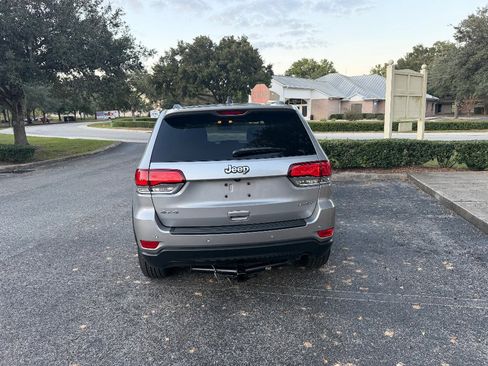 Used 2020 Jeep Grand Cherokee Laredo w/ Security & Convenience Group image 11