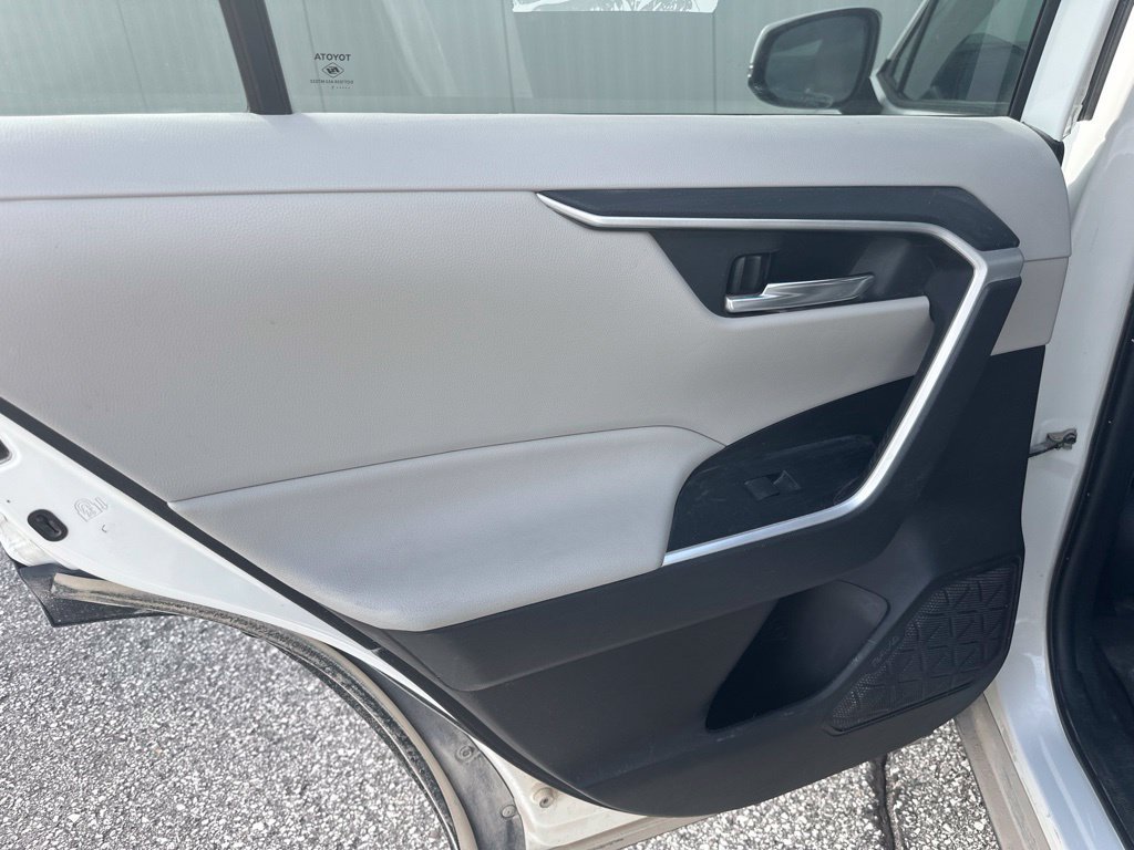 Used 2021 Toyota RAV4 XLE w/ Carpet Mat Package (TMS) AWD/4WD image 17
