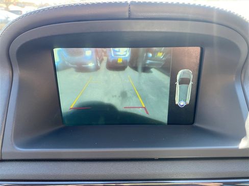 Used 2016 Volvo XC70 T5 Premier w/ Proximity Package image 38