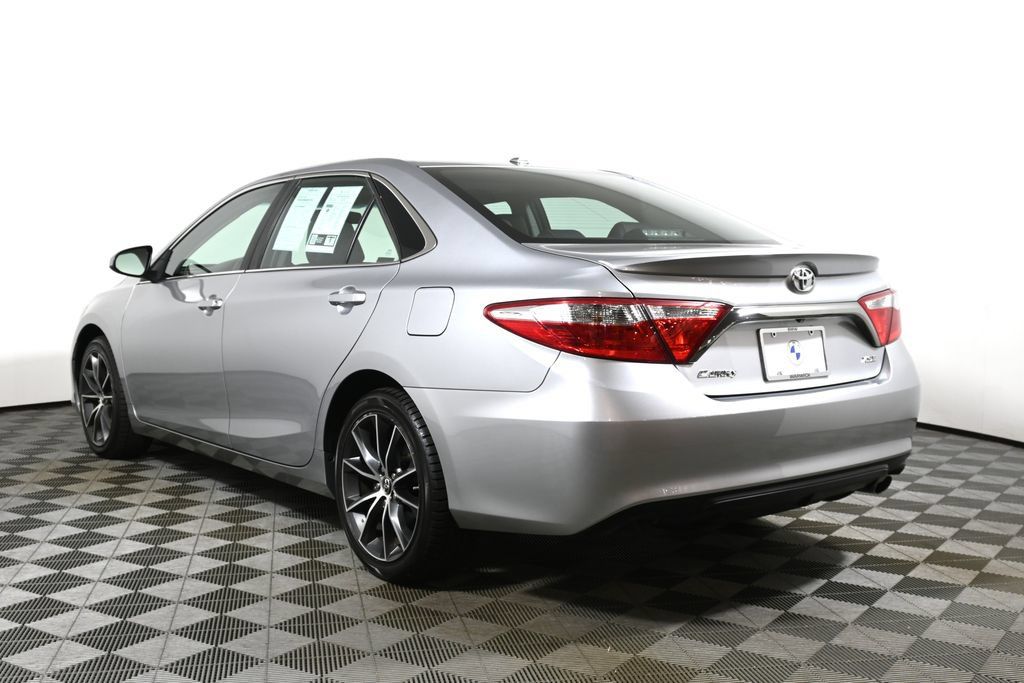 Used 2016 Toyota Camry XSE w/ Moonroof Package FWD image 5