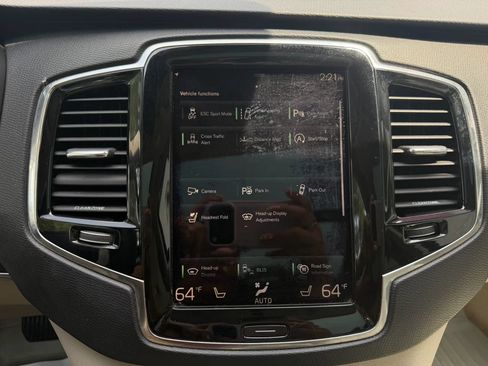 Used 2016 Volvo XC90 T6 Momentum w/ Momentum Plus Package AWD/4WD image 32