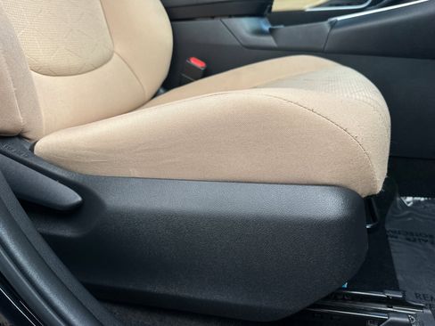 Used 2022 Toyota RAV4 XLE w/ Convenience Package image 23