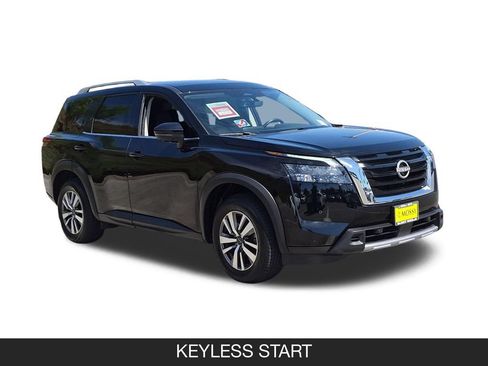 Used 2025 Nissan Pathfinder SL FWD image 2