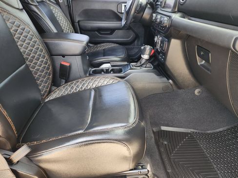 Used 2021 Jeep Wrangler Unlimited Sahara AWD/4WD image 15