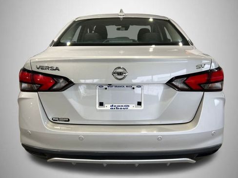 Used 2021 Nissan Versa SV image 4