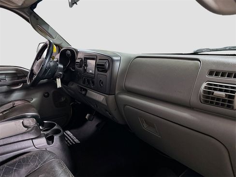Used 2005 Ford F250 Lariat image 25