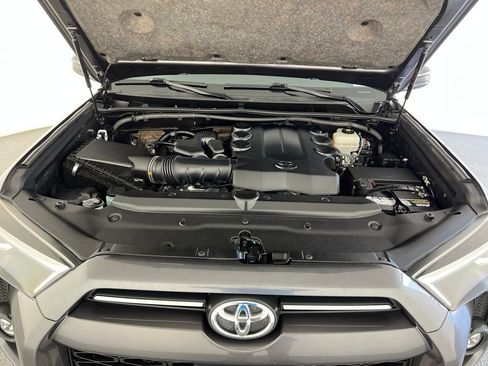 Used 2021 Toyota 4Runner SR5 AWD/4WD image 23