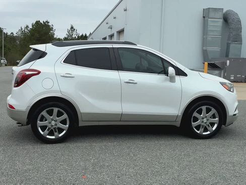 Used 2020 Buick Encore Essence w/ Experience Buick Package image 9
