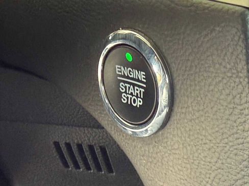 Used 2022 Ford Edge SEL image 16