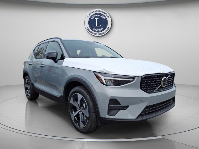 New 2026 Volvo XC40 B5 Core w/ Climate Package AWD/4WD image 1