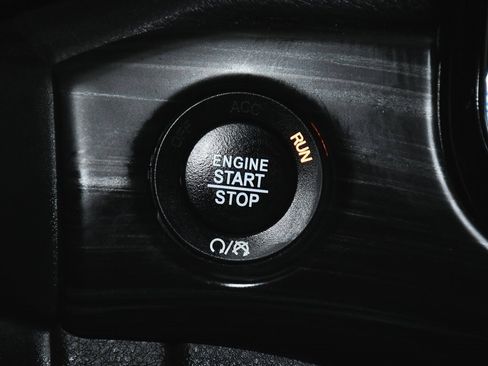 Used 2021 Jeep Grand Cherokee Laredo X image 25