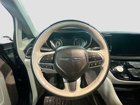 Used 2021 Chrysler Pacifica Limited w/ Premium & Safety Sphere Group image 12