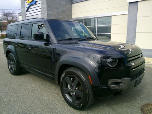 Used 2023 Land Rover Defender 130 X-Dynamic SE AWD/4WD image 13