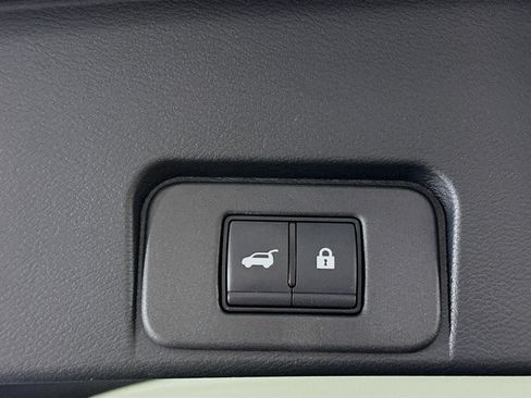 Used 2024 Nissan Rogue SV image 28