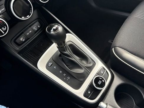 Certified 2025 Hyundai Venue Limited image 30