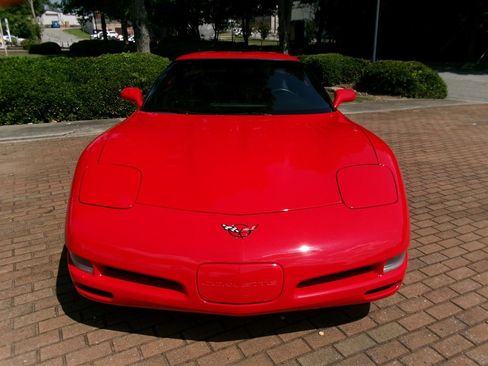 Used 1999 Chevrolet Corvette Coupe w/ Roof Pkg RWD image 2