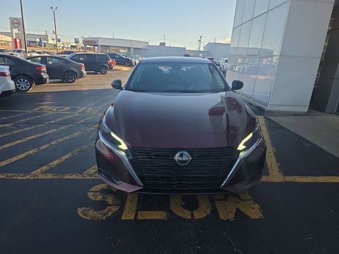 Used 2024 Nissan Altima 2.5 SV image 9