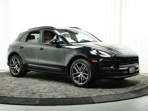 Used 2025 Porsche Macan image 9