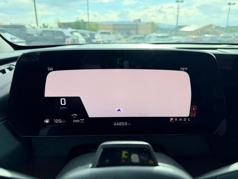 Used 2024 Chevrolet Traverse RS image 17