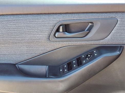 Used 2023 Nissan Rogue S FWD image 15