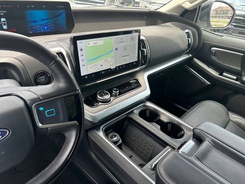 Used 2025 Ford Expedition Platinum AWD/4WD image 35
