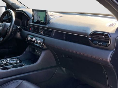 Used 2025 Honda Pilot Black Edition image 32