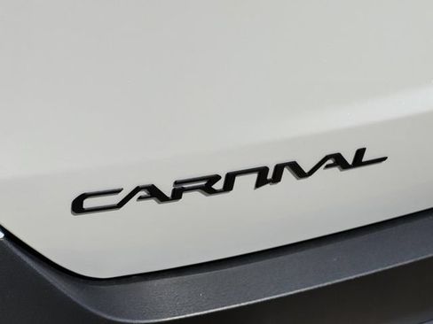 New 2026 Kia Carnival SX w/ SX Dark Edition Package FWD image 5