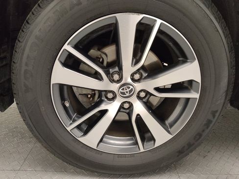 Used 2018 Toyota RAV4 XLE w/ Plus Extra Value Package image 31