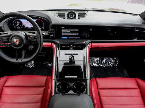 Used 2024 Porsche Panamera RWD image 16