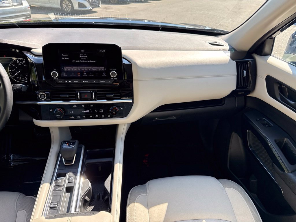 Certified 2024 Nissan Pathfinder SV w/ SV Premium Package FWD image 28
