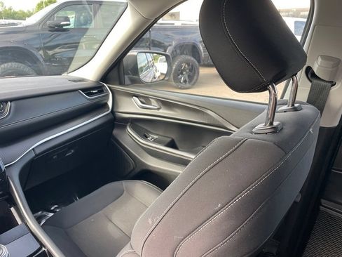 Used 2023 Jeep Grand Cherokee Laredo AWD/4WD image 22