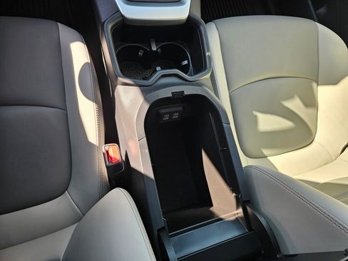 Used 2025 Toyota RAV4 XLE Premium image 30