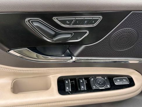 Used 2023 Lincoln Corsair AWD image 12