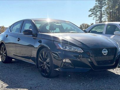 Used 2022 Nissan Altima 2.5 SR w/ Midnight Edition Package