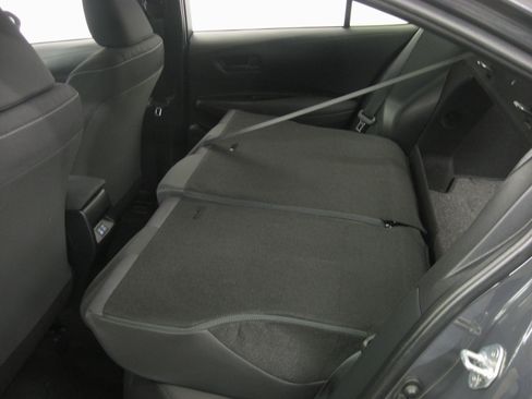 Used 2023 Toyota Corolla LE image 21