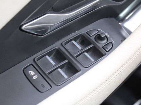 Used 2019 Jaguar E-PACE S image 15