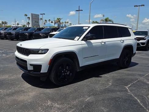 Used 2024 Jeep Grand Cherokee L Altitude RWD image 3