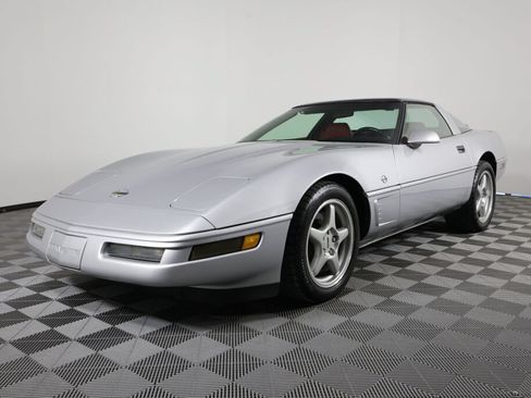 Used 1996 Chevrolet Corvette Coupe RWD image 5