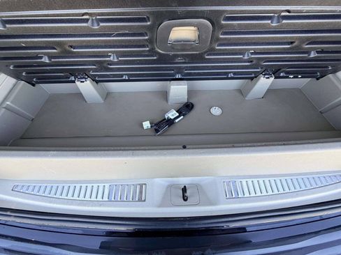 Used 2016 Cadillac Escalade Luxury AWD/4WD image 5