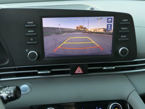 Used 2023 Hyundai Elantra Blue image 19