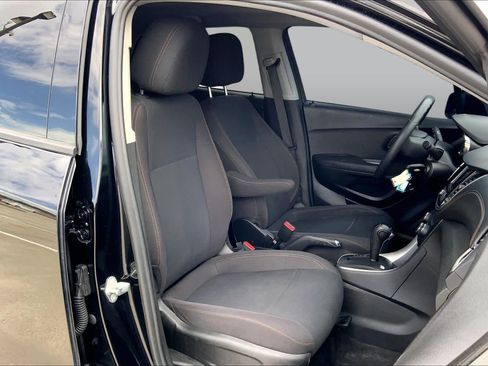 Used 2019 Chevrolet Trax LS w/ Tint and Cruise Package AWD/4WD image 9