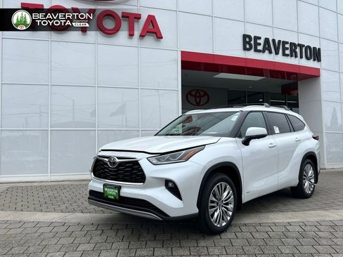New 2026 Toyota Highlander Platinum AWD/4WD image 1