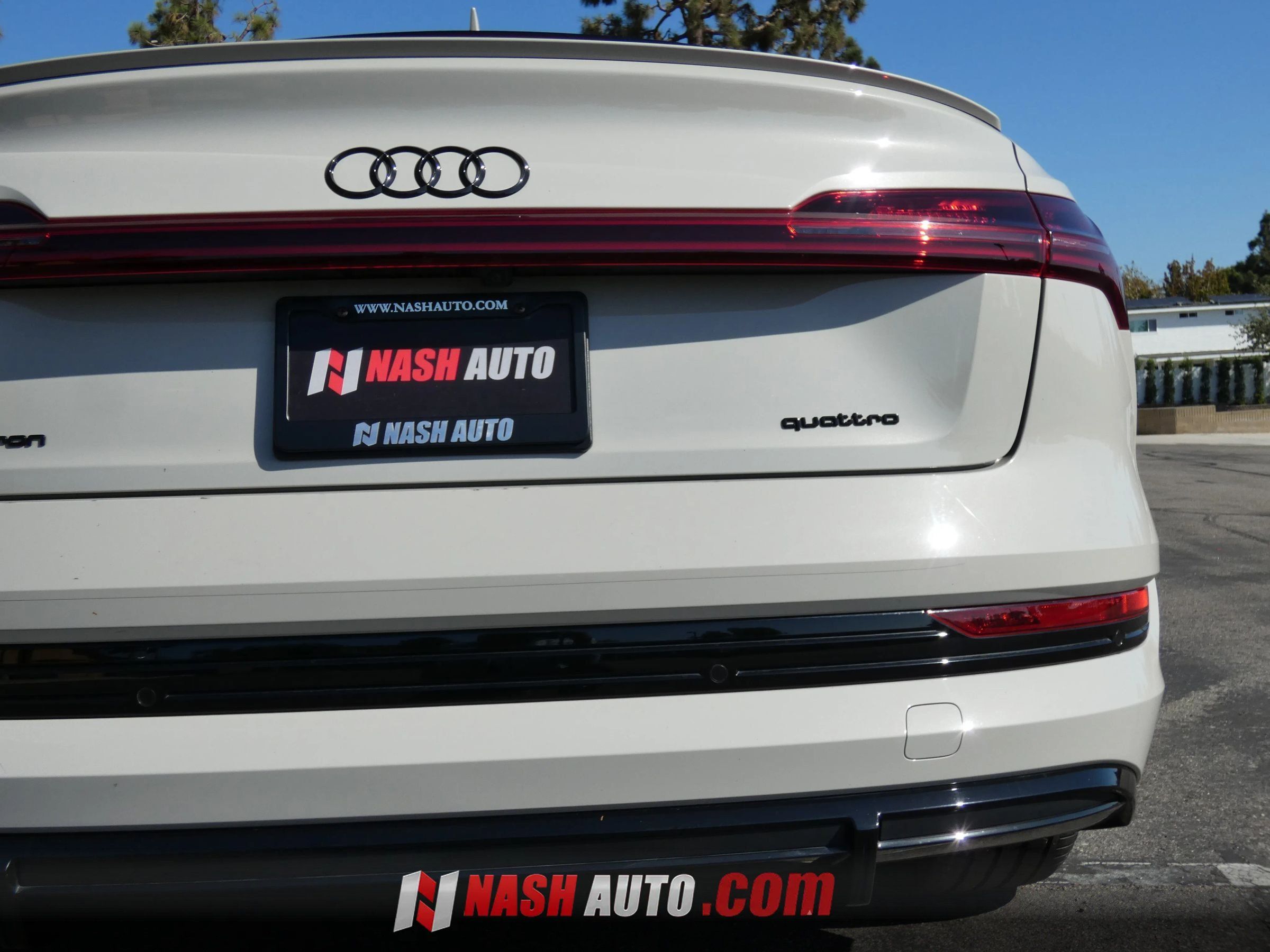 Used 2022 Audi e-tron Premium Plus w/ Premium Plus Package AWD/4WD image 9