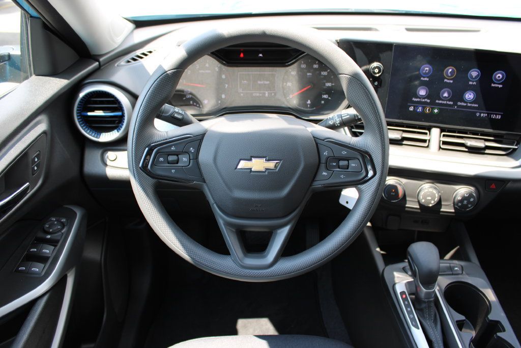 Certified 2025 Chevrolet Trax LS FWD image 16