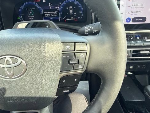 Used 2025 Toyota Camry XLE w/ Premium Plus Package FWD image 20