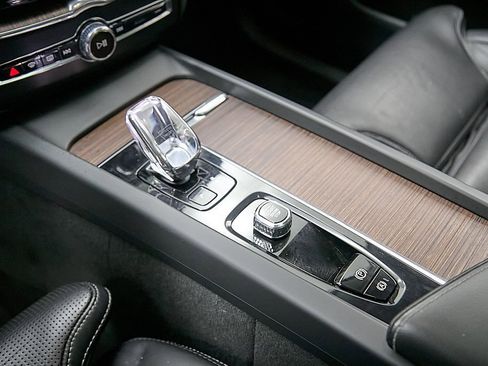 Certified 2023 Volvo XC60 B5 Ultimate image 18